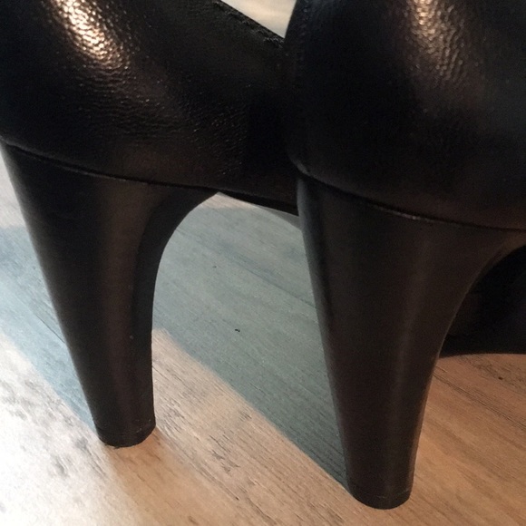 Women’s Stuart Weitzman pumps, size 8 - Picture 7 of 8